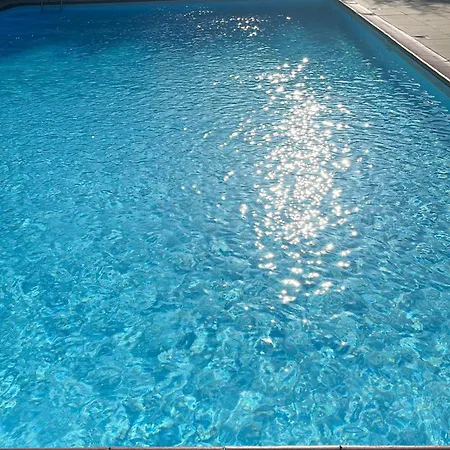 Lumineux Terrasse Piscine *